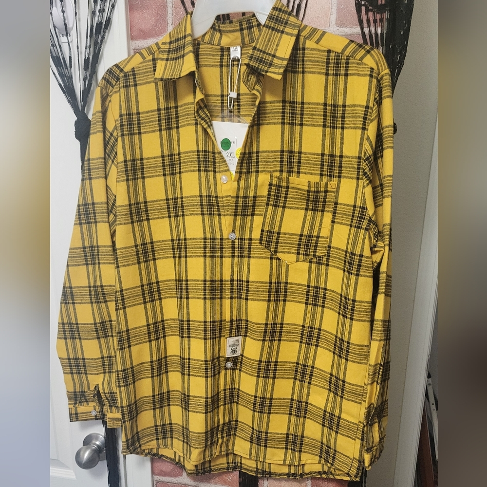 Mens nwt Faddish branded button-down shirt. Yellow & Black